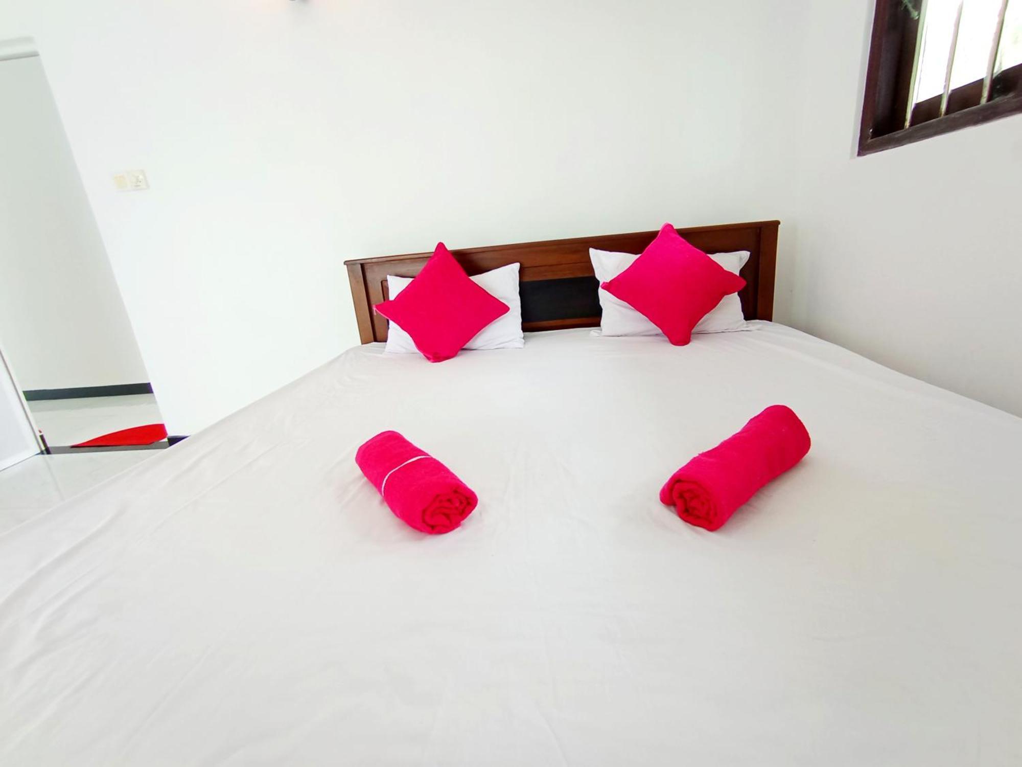 Blue Waves Ocean Mirissa Hotel Екстериор снимка