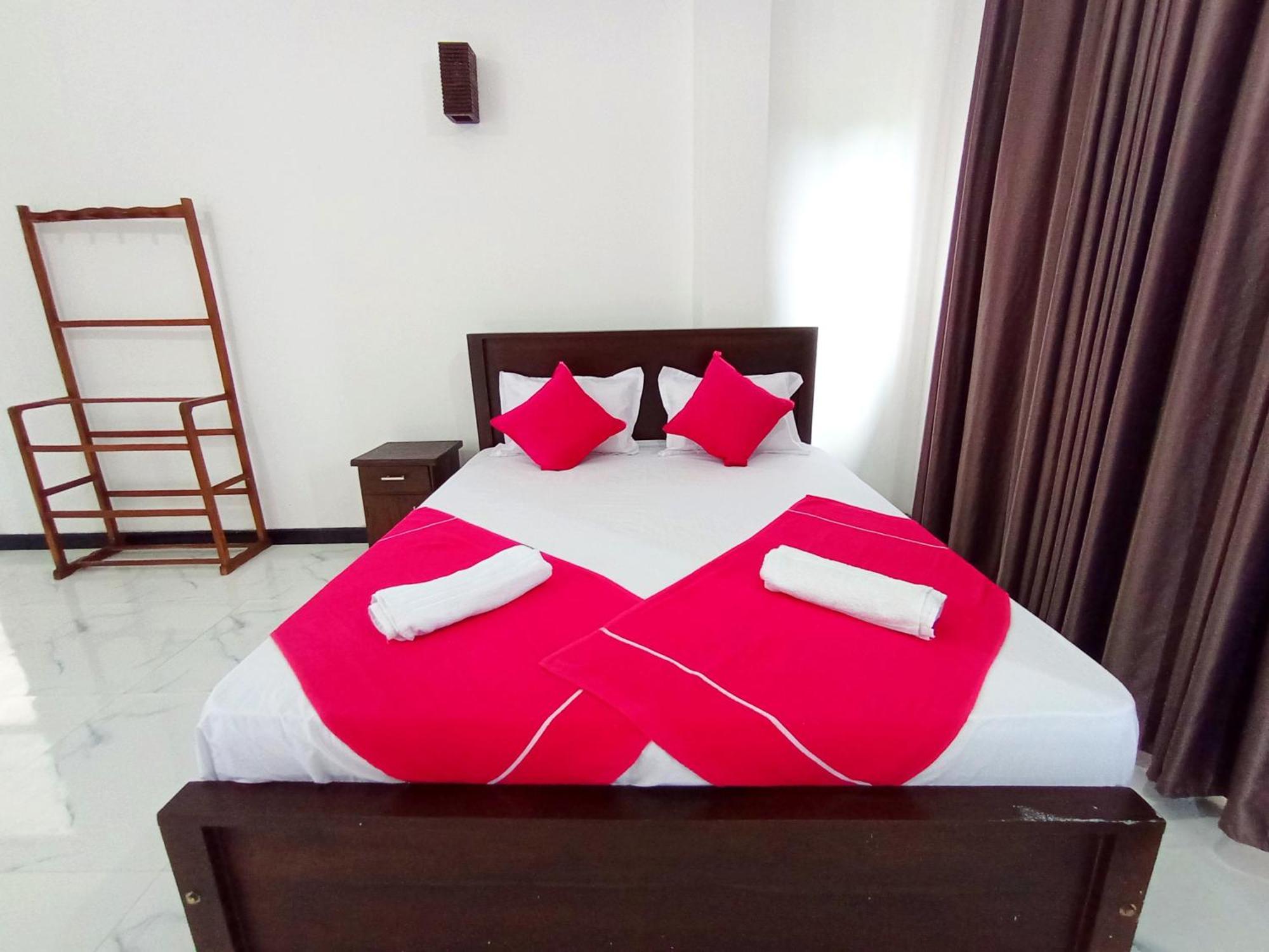 Blue Waves Ocean Mirissa Hotel Екстериор снимка