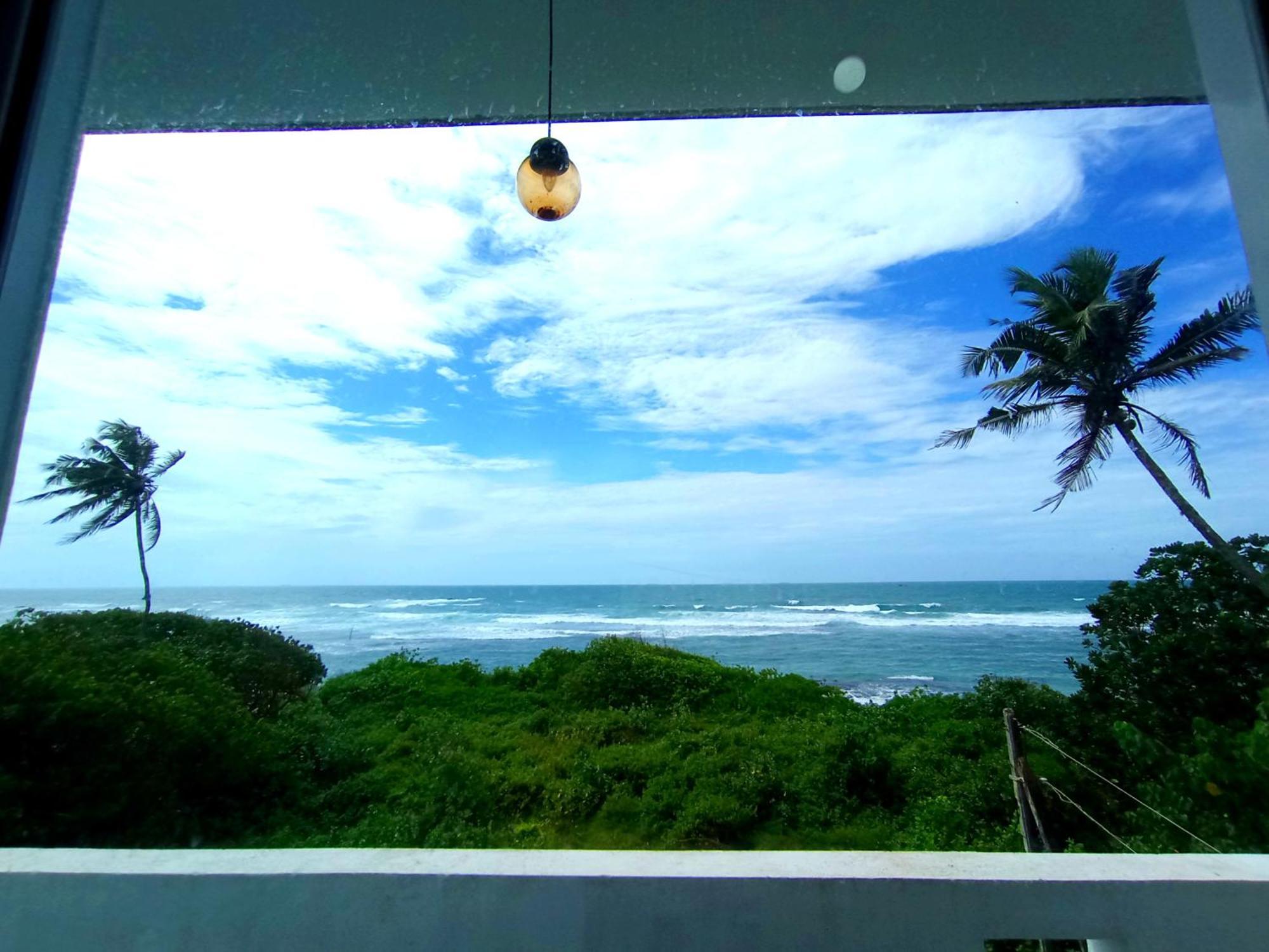 Blue Waves Ocean Mirissa Hotel Екстериор снимка